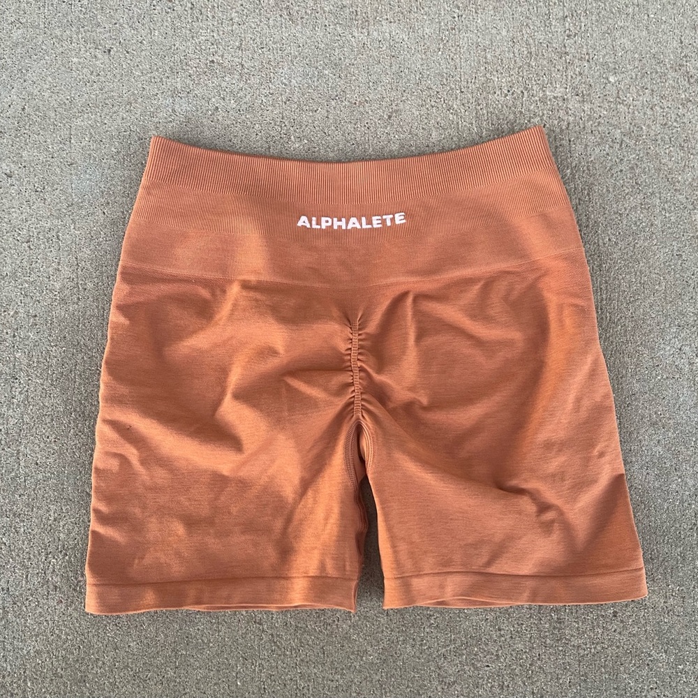 Alphalete Amplify Shorts - Size M in Mandarin